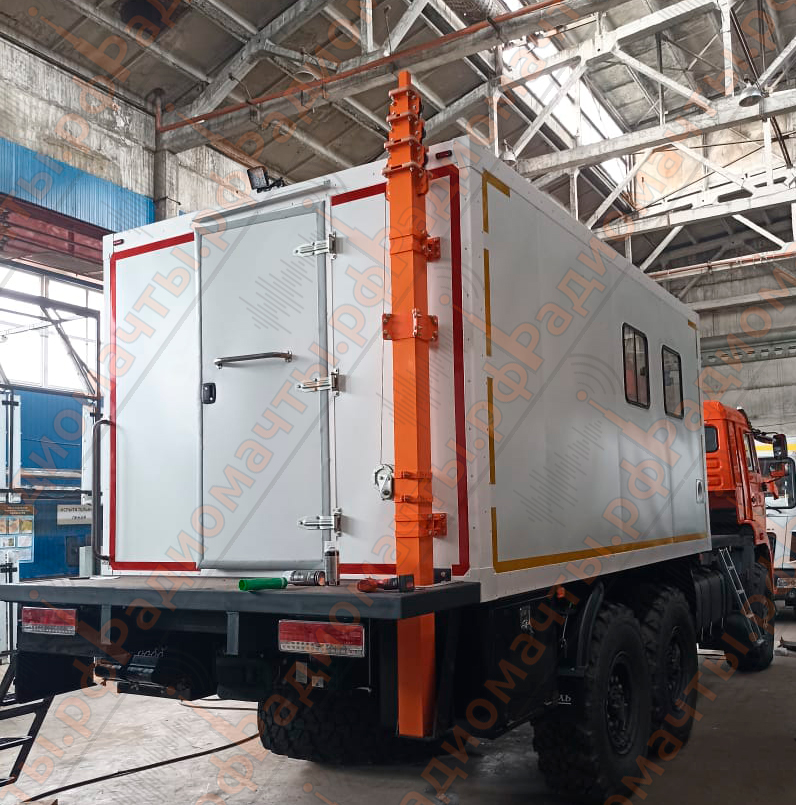 Телескопическая мачта освещения на лебедке для крепления к кунгу автомобиля